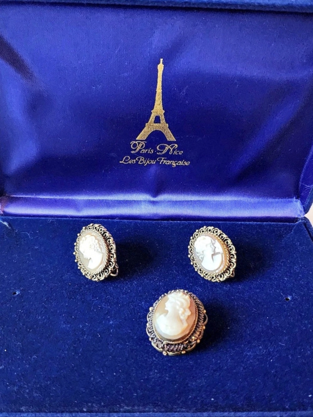 Paris Nice Cameo Brooch and Earrings Set Earrings Set in Gold &